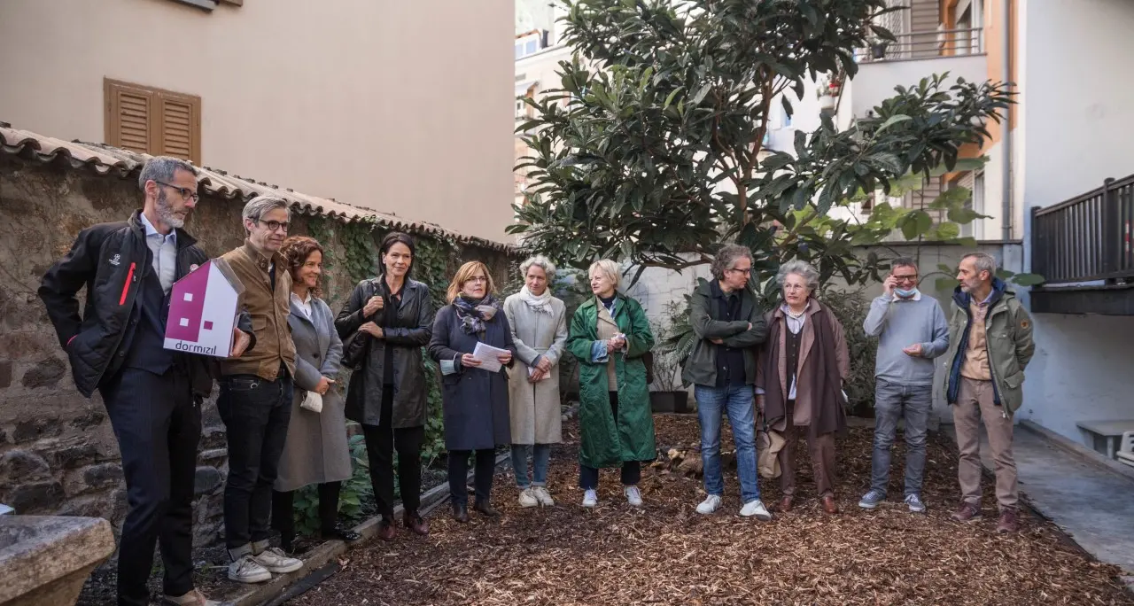 Bolzano, l'accoglienza dei cittadini volontari: un dormitorio per 25 senzatetto in via Renon