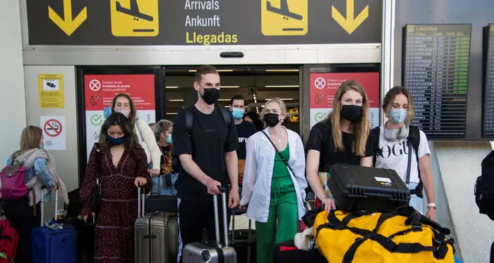 In terapia intensiva un 18enne contagiatosi alle Baleari