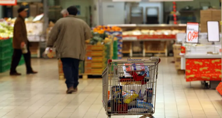 Inflazione in calo, ma pensionati ancora a rischio: “Serve una politica dei redditi che salvaguardi il potere d'acquisto”
