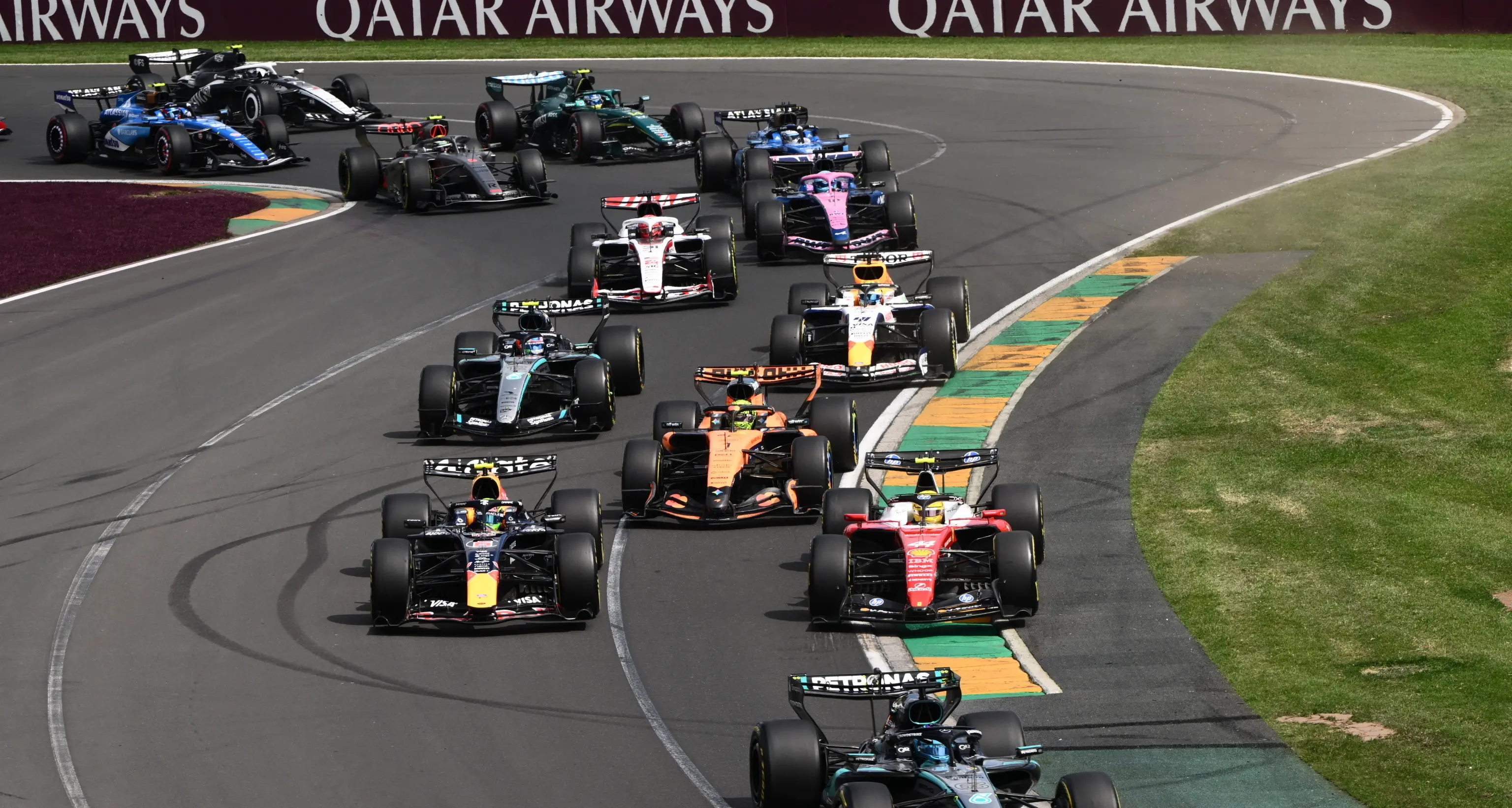 F1: Australia; Russell 'una gran battaglia all'inizio con la Ferrari'