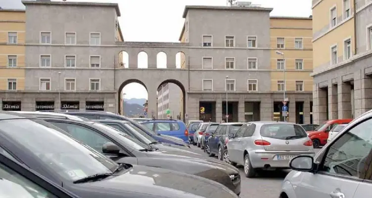 Il Park Vittoria perde un piano: scende a 5 per tagliare i costi