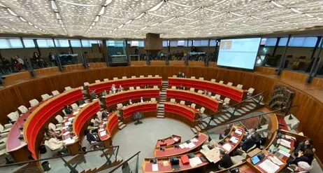 Tornano i vitalizi, la Svp apre. I sindacati all’attacco: «È inaccettabile»