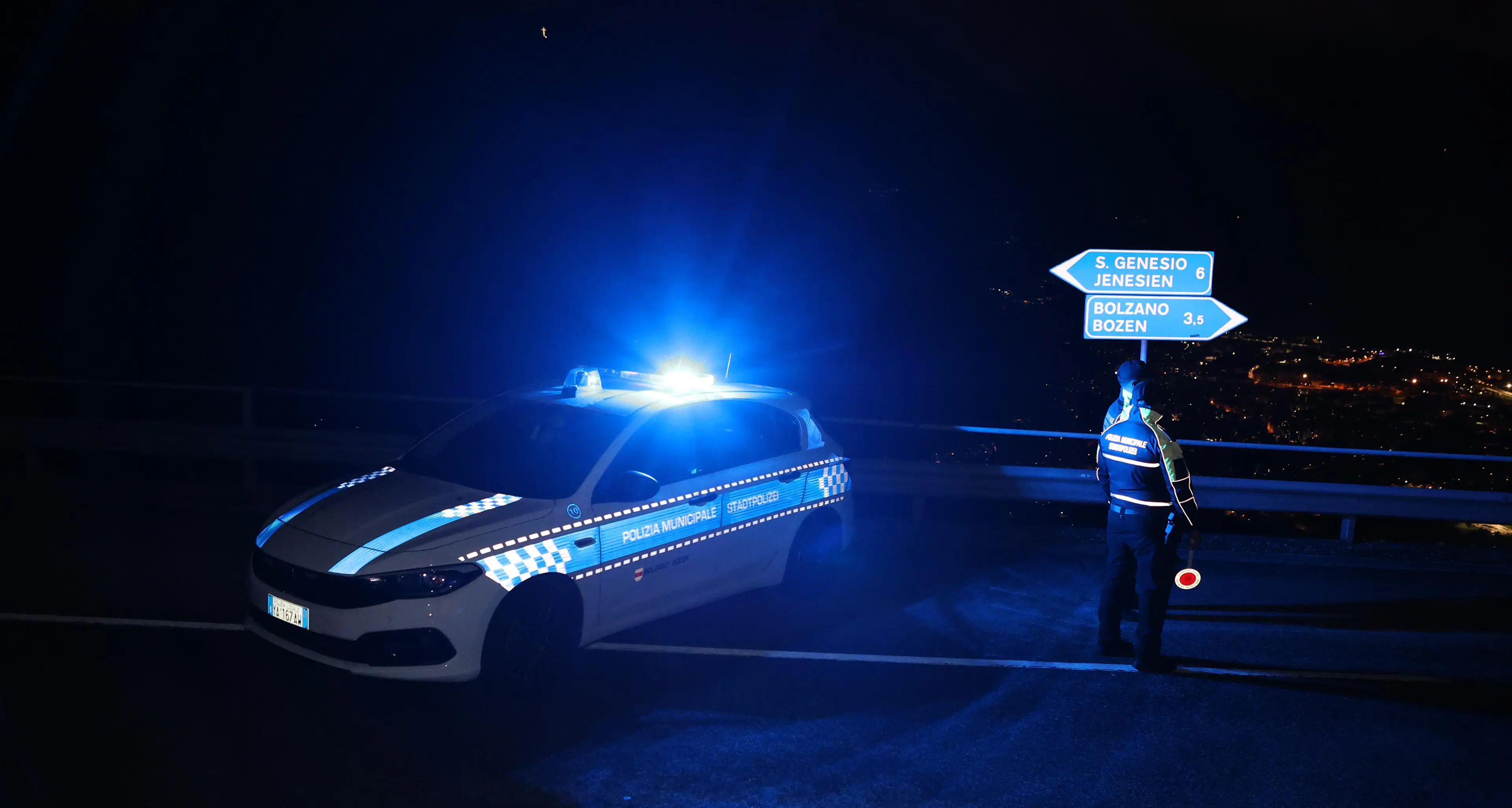 Massi e detriti sulla strada provinciale che da Bolzano porta a San Genesio
