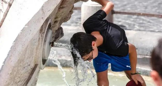 Il caldo non molla la presa: 36,5 gradi a Bolzano, quasi 13 a 3300 metri