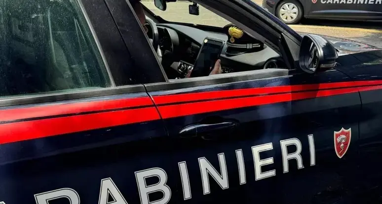 Ubriaco blocca la via di fuga a una festa a Sarentino, arrestato