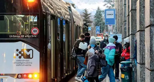 Trasporti, i giovani altoatesini chiedono puntualità e più corse