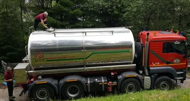 Acqua razionata a Tesimo, il sindaco allerta i vigili del fuoco con le autobotti
