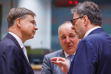 Dombrovskis, 'extraprofitti sono in capo agli Stati, da Ue gruppo di lavoro'