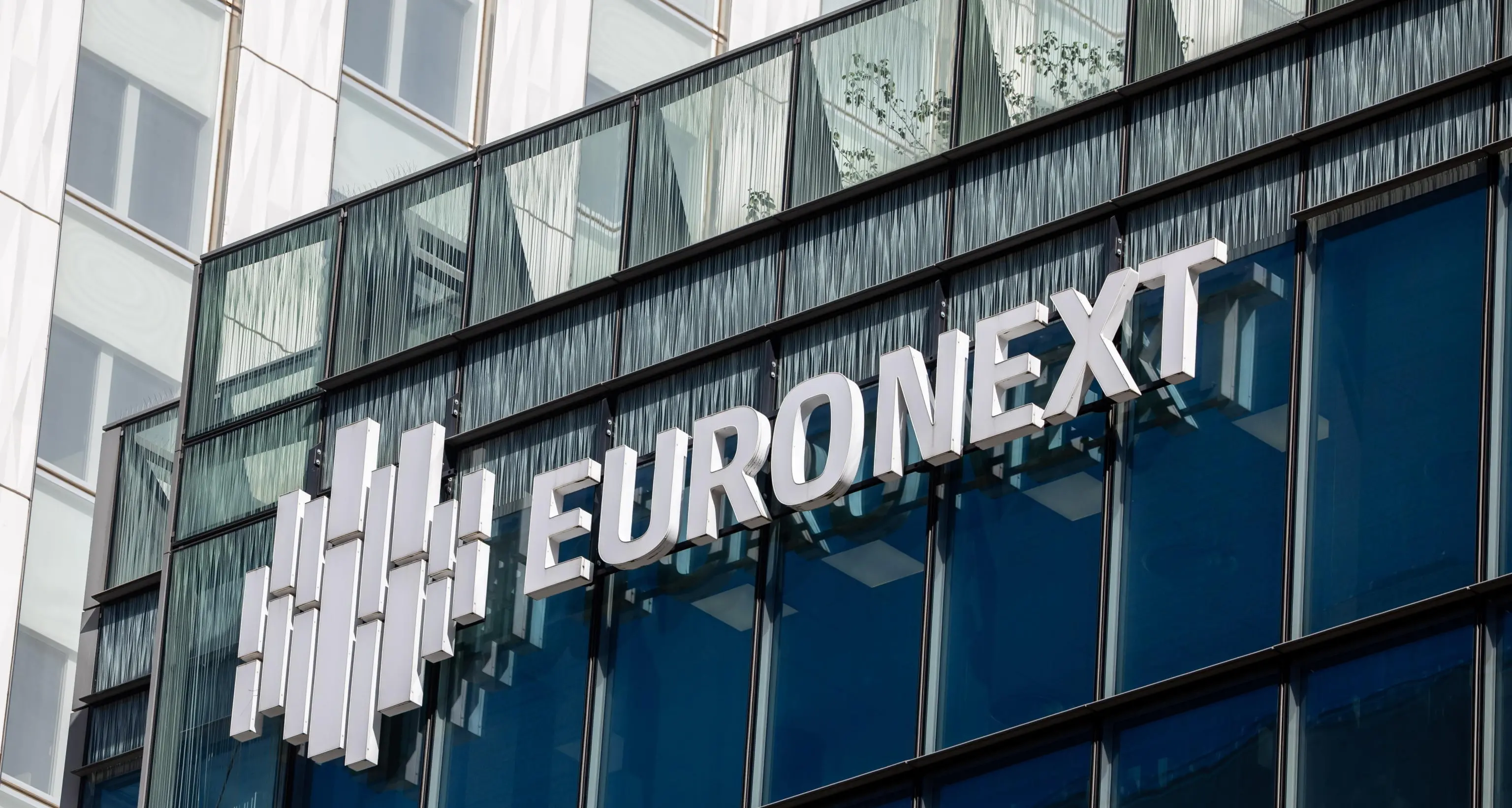 Borsa: Europa fiacca, occhi sull'inflazione Usa, Milano -0,15%