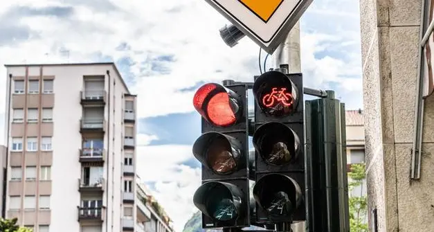 A Bolzano in troppi passano con il rosso: 15mila multe