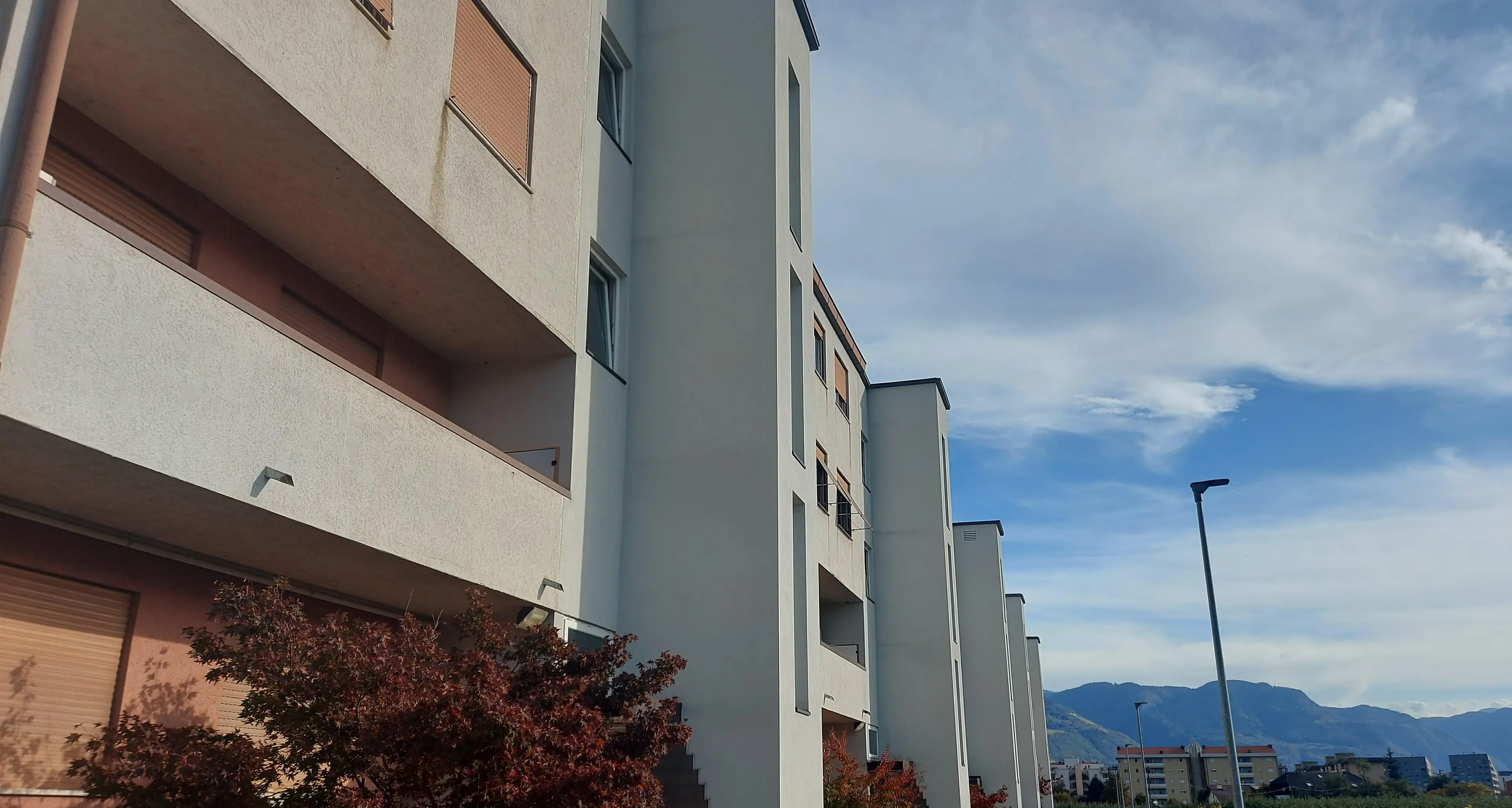 Furti a raffica nelle case Ipes, presi di mira alloggi e cantine
