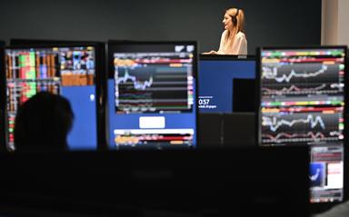 I rendimenti dei titoli di Stato in discesa, il Btp a 10 anni al 4,64%
