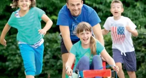 Scuole chiuse in estate: genitori in lotta per trovare posto ai figli