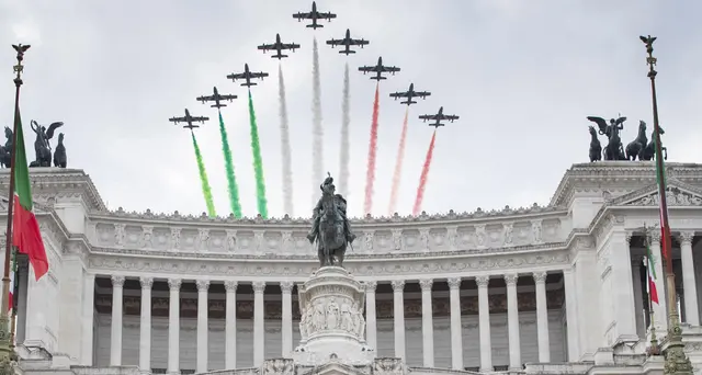 Mattarella,Tricolore rappresenta identità anche in pandemia