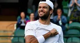 Wimbledon, grande Berrettini: rimonta e strappa il primo set a Djokovic