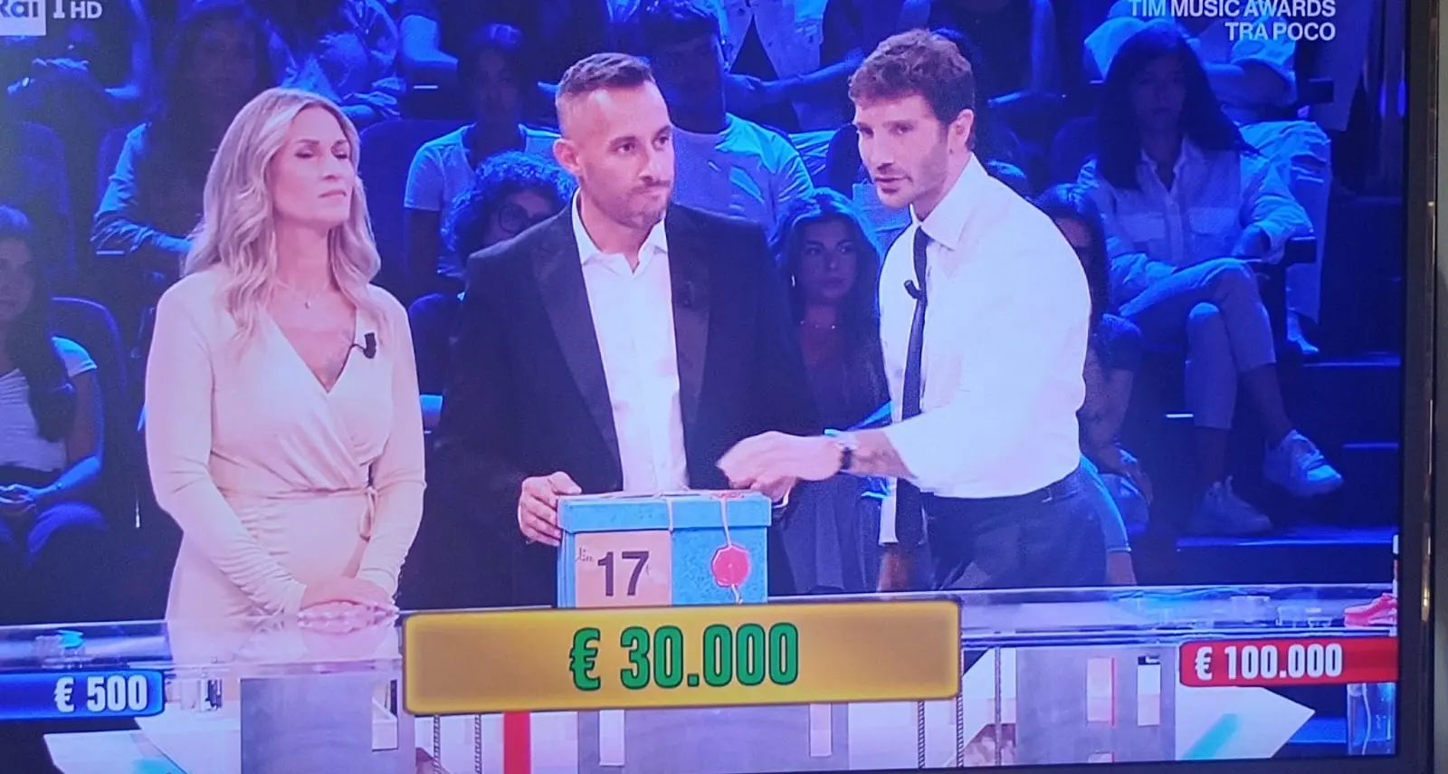 Nonno altoatesino di 47 anni vince 30mila euro ad Affari Tuoi