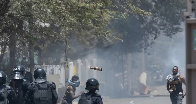 Senegal, scontri per la condanna di Sonko: almeno nove morti