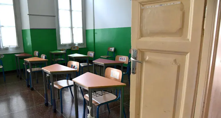 Violenza sessuale a scuola su una bimba di 6 anni, arrestato un bidello