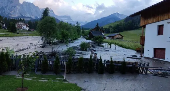 La frana sul Seres a Longiarù minaccia le case: evacuate 22 famiglie