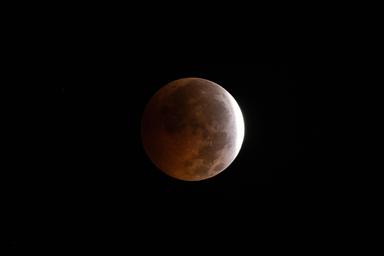 All'alba lo spettacolo dell'eclissi di Luna
