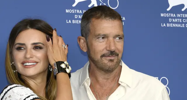 Venezia: Cruz-Banderas, quante risate sovversive
