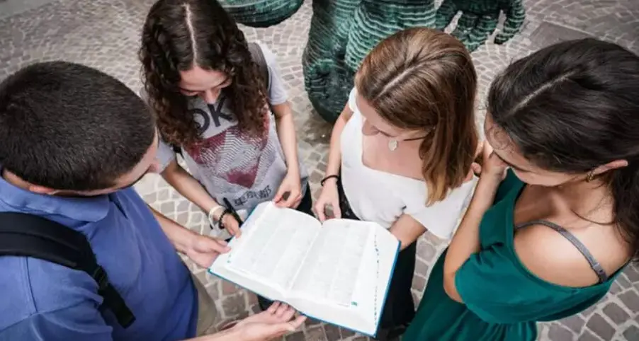 Lavoro estivo in Alto Adige, il 53% dei giovani ha fatto esperienza nel 2025
