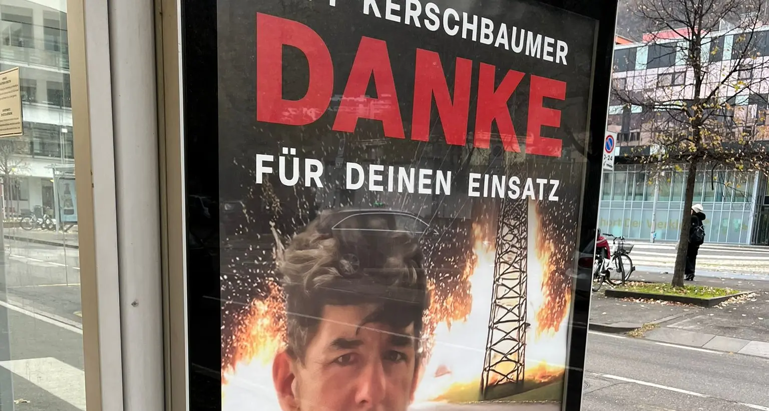 Kerschbaumer, manifesto shock con il traliccio che esplode