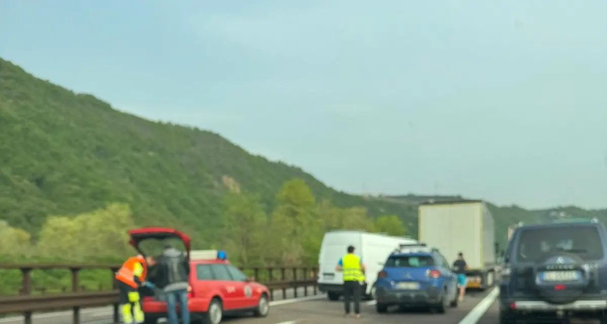A22: tamponamento furgone-camion, viabilità rallentata a Bolzano