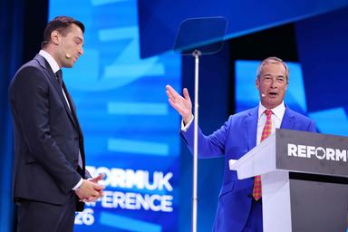 Farage e Bardella firmano intesa anti-migranti al congresso di Reform