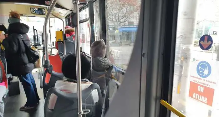Nuova ordinanza di Kompatscher: Ffp2 obbligatorie su bus e treni fino al 30 settembre