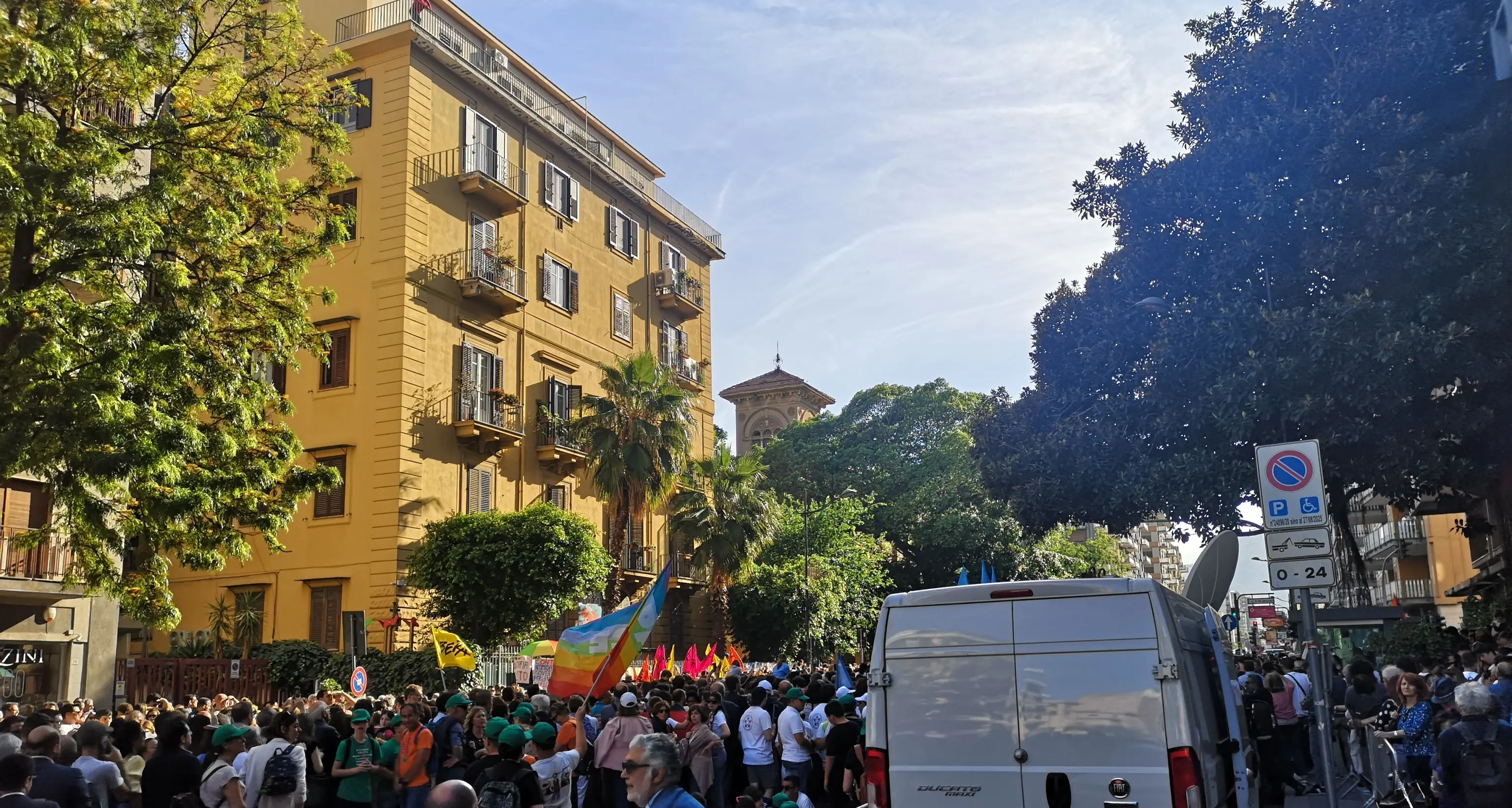 Falcone: un minuto di silenzio alle 17.58 davanti l'Albero