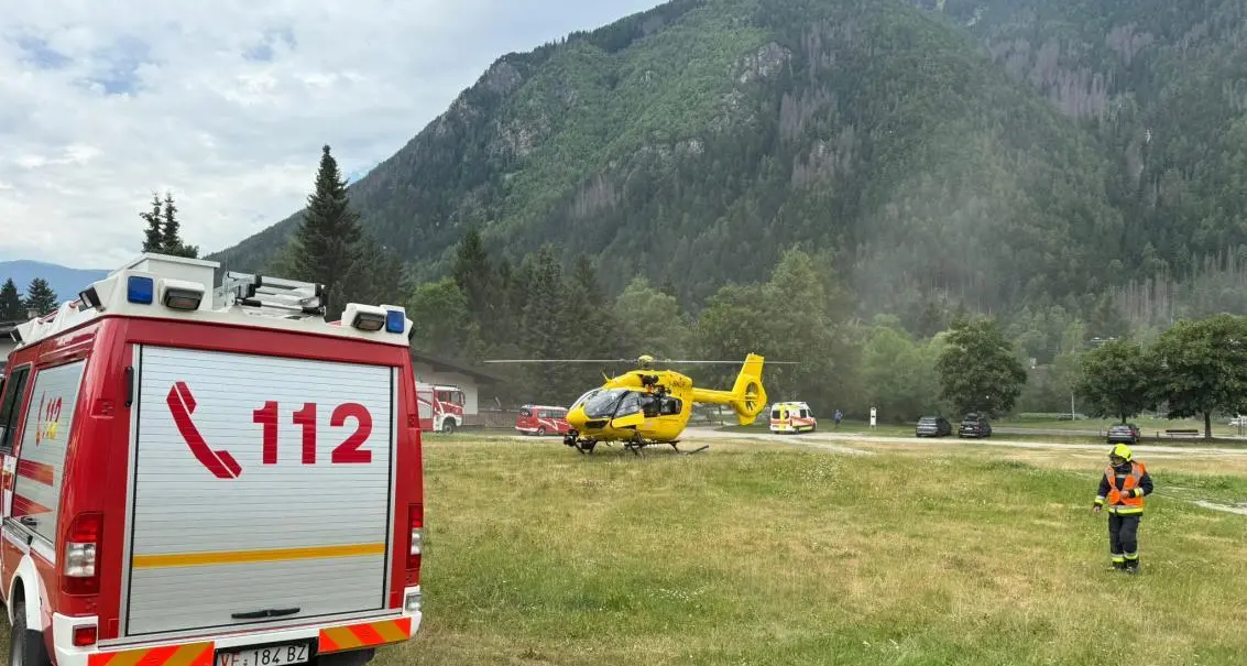 Operaio cade per 5 metri in un silo: portato in ospedale in elicottero