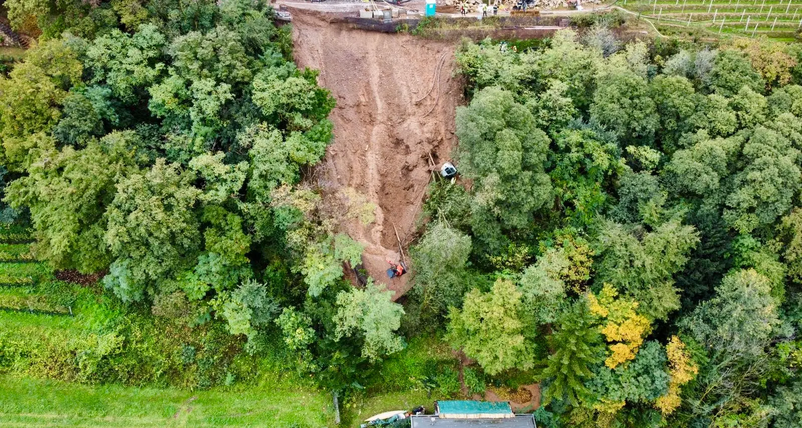 Egna, frana il colle sotto un cantiere