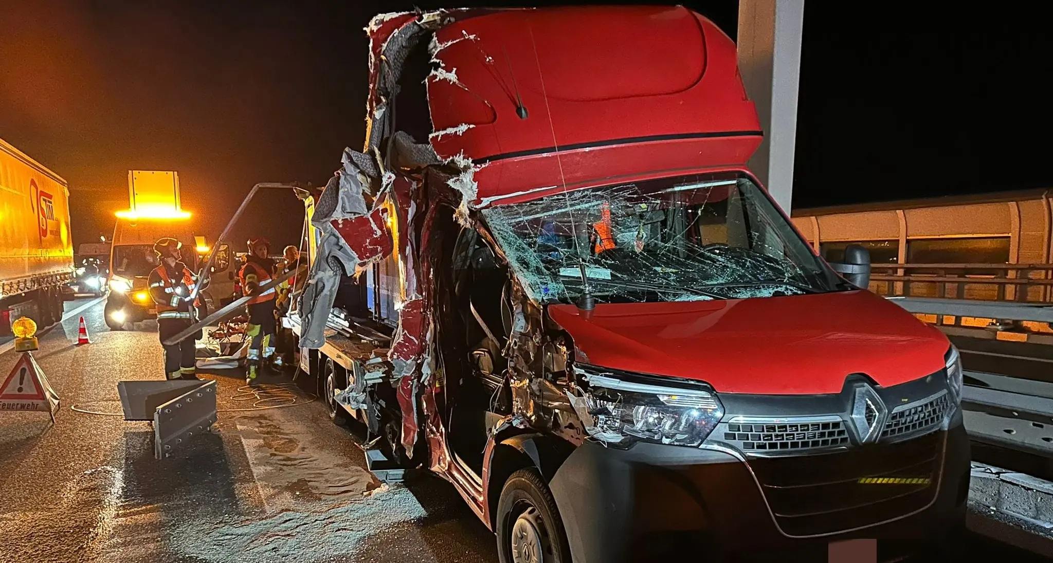 Violento scontro in A22 a Cardano, coinvolto un camion