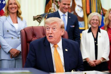 Sondaggio Reuters/Ipsos, 'la popolarità di Trump continua a calare'