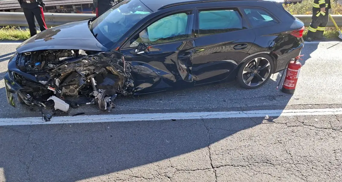 Incidente in Val Pusteria: tre feriti lievi e strada chiusa a Rasun