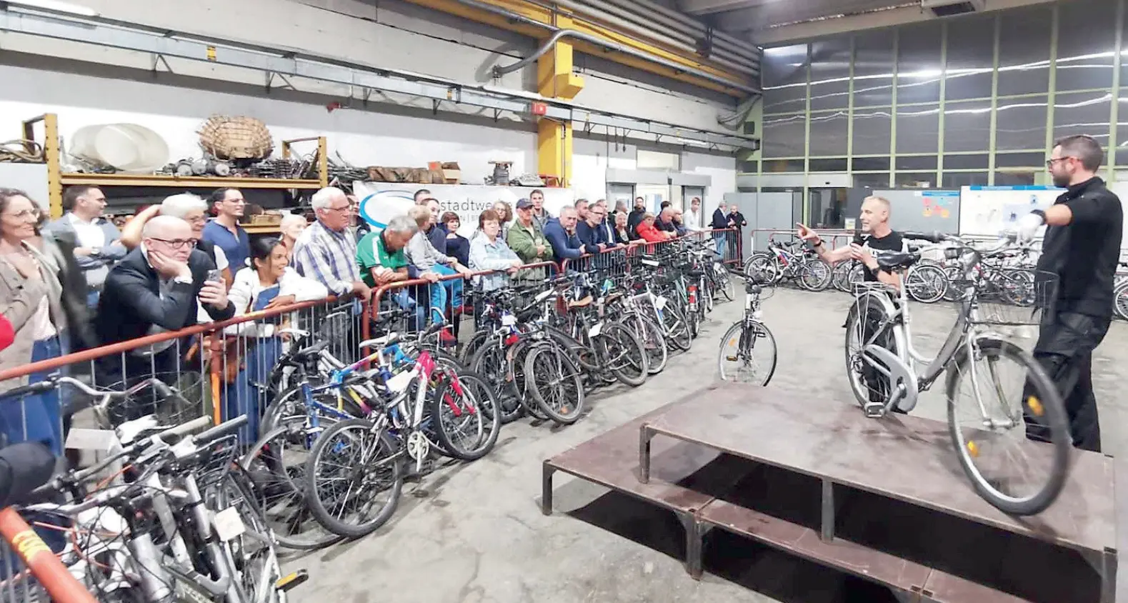 A Bressanone l’asta delle bici abbandonate, vendute anche a un euro