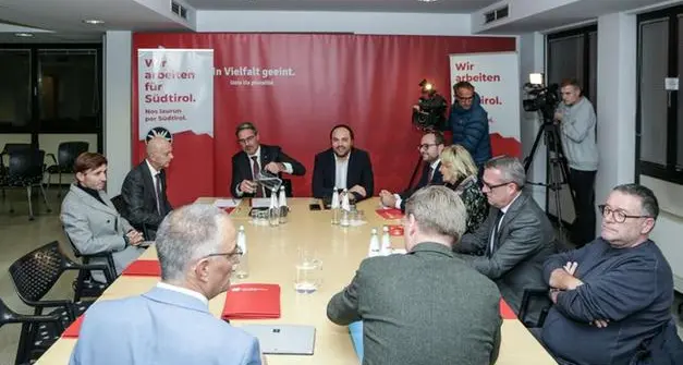 La Svp cerca l'intesa per i due assessori italiani: pronte le due ipotesi di giunta, a 8 e a 11