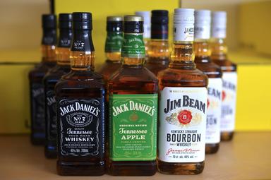 Il Jack Daniel's in crisi, è lite fra gli eredi del whisky