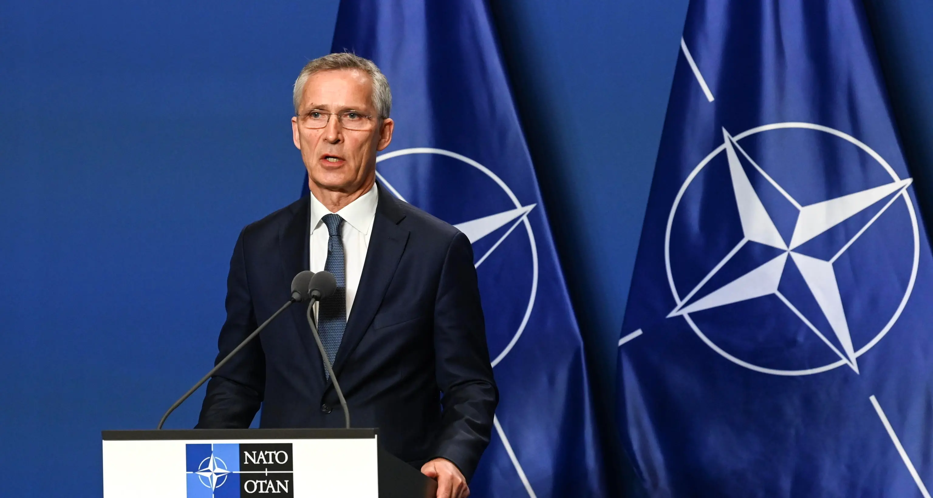 Stoltenberg: Nato discute lo schieramento di più armi nucleari