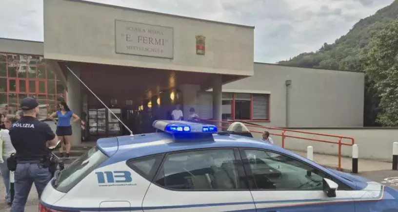 Dallo spaccio al cyberbullismo: l’iniziativa della polizia nelle scuole per contrastare illegalità e violenza