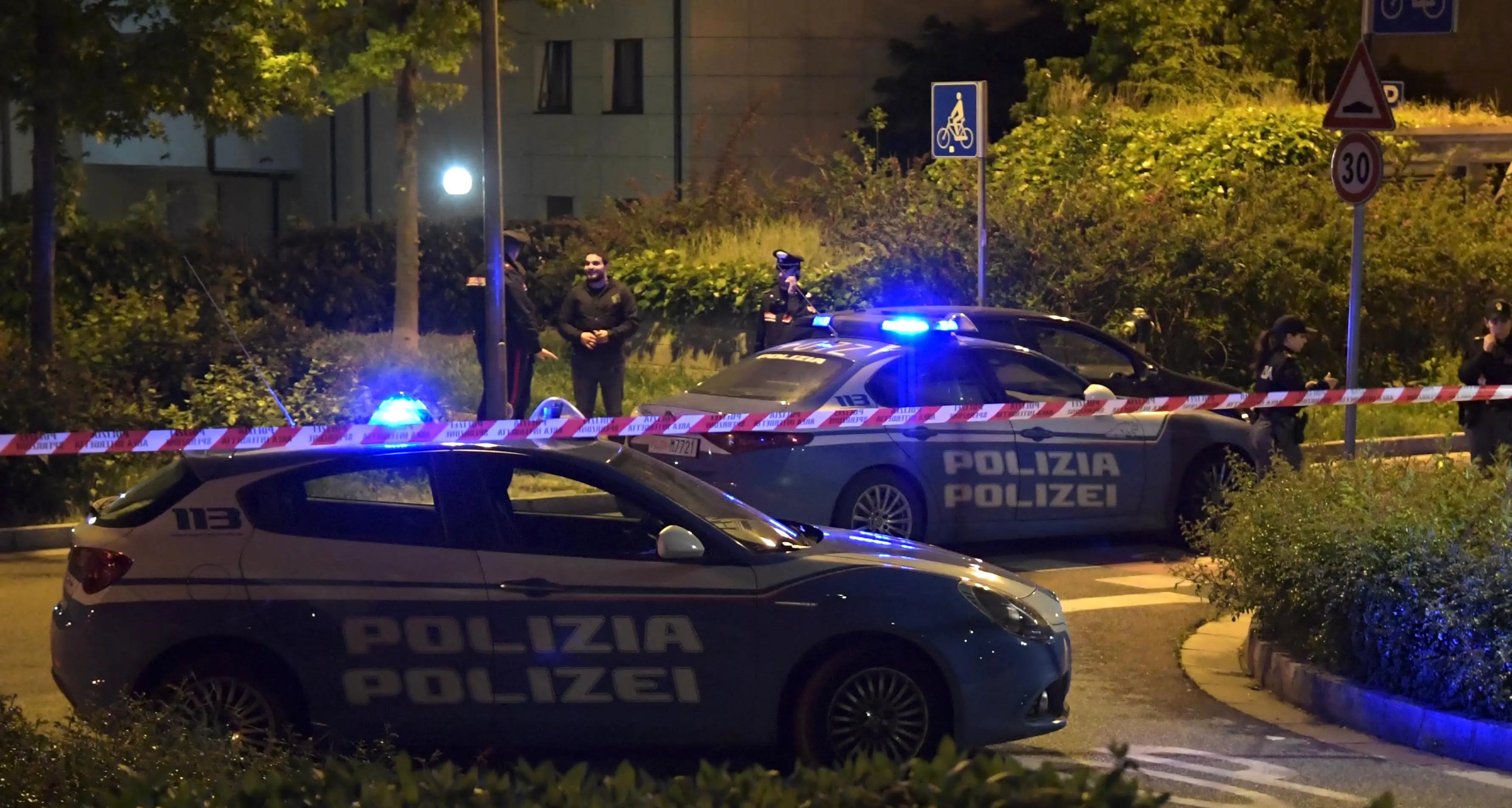 Indagini dopo gli spari in strada con un ferito: lite degenerata tra georgiani