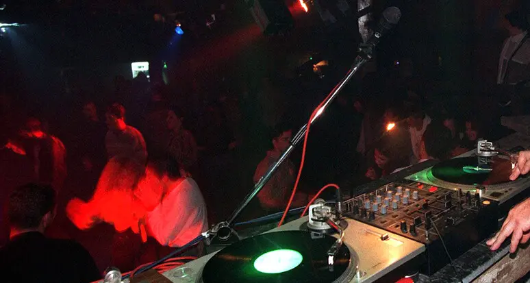 Salorno, attrezzatura musicale rubata alla festa dei vigili: «Voglio fare il dj ma non ho soldi»