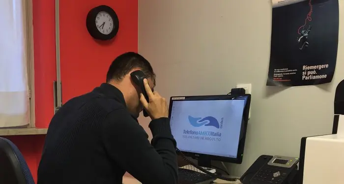 Telefono Amico, a Bolzano oltre 8mila richieste d’aiuto: servono volontari