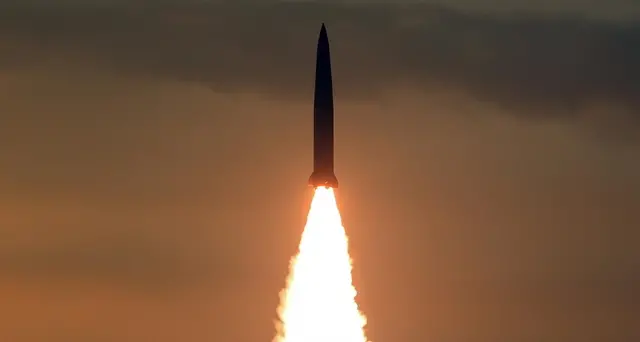 Corea Nord: Seul, lanciati almeno 10 missili a est e ovest