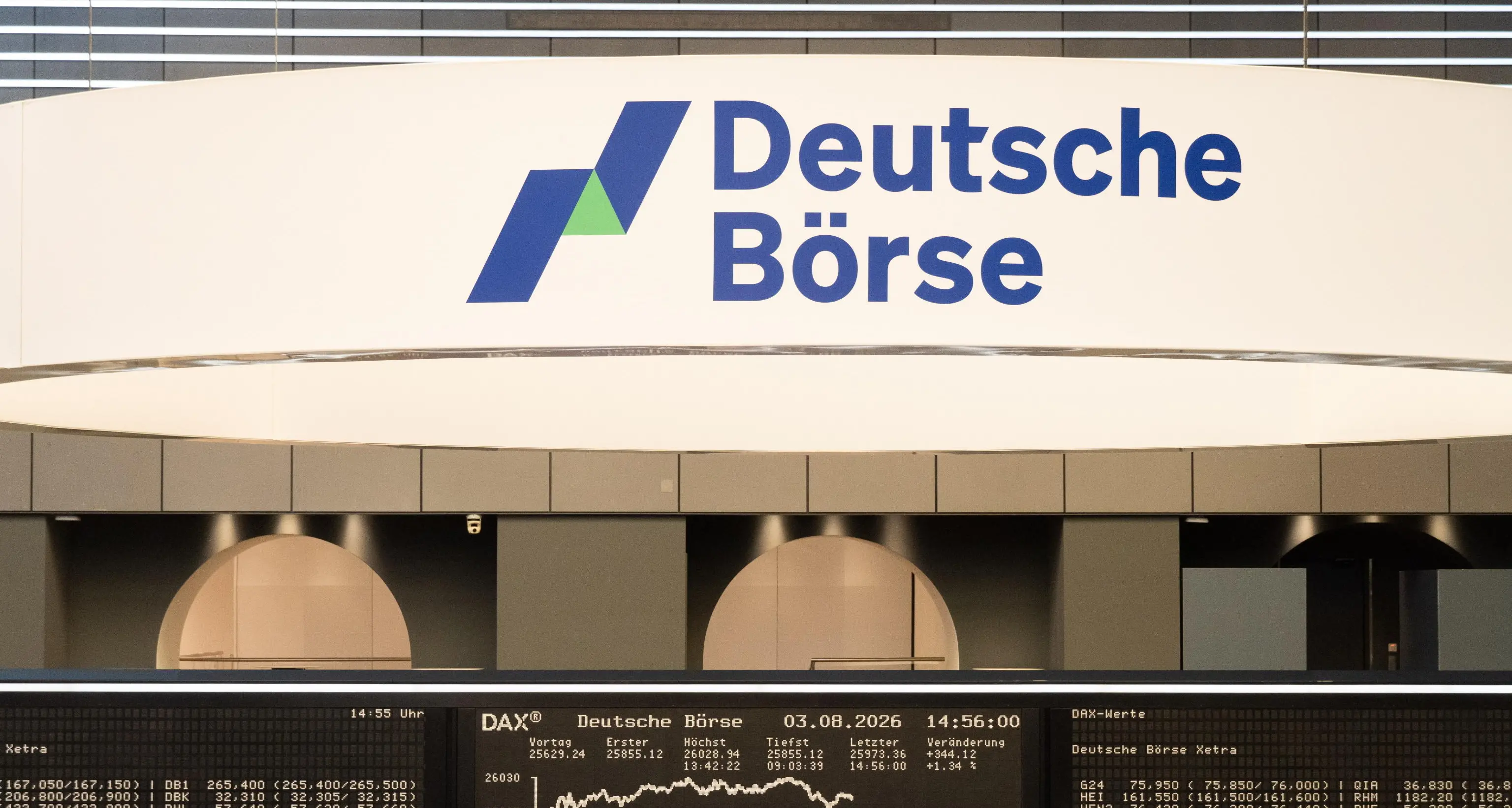 Borsa: l'Europa chiude in netto calo, tensione sui titoli di Stato
