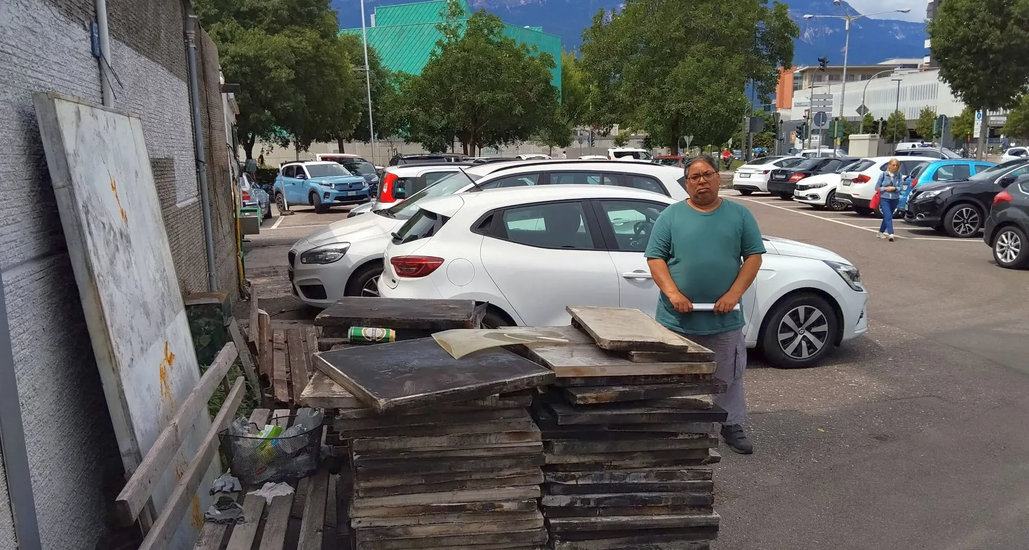 Rogo al chiosco di via Resia: «Hanno rovinato la mia vita»