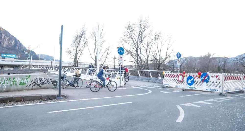 Bolzano, cinque ragazzini rapinati da baby gang