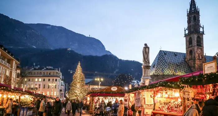 Il Mercatino di Natale si amplia: bancarelle anche in viale Stazione