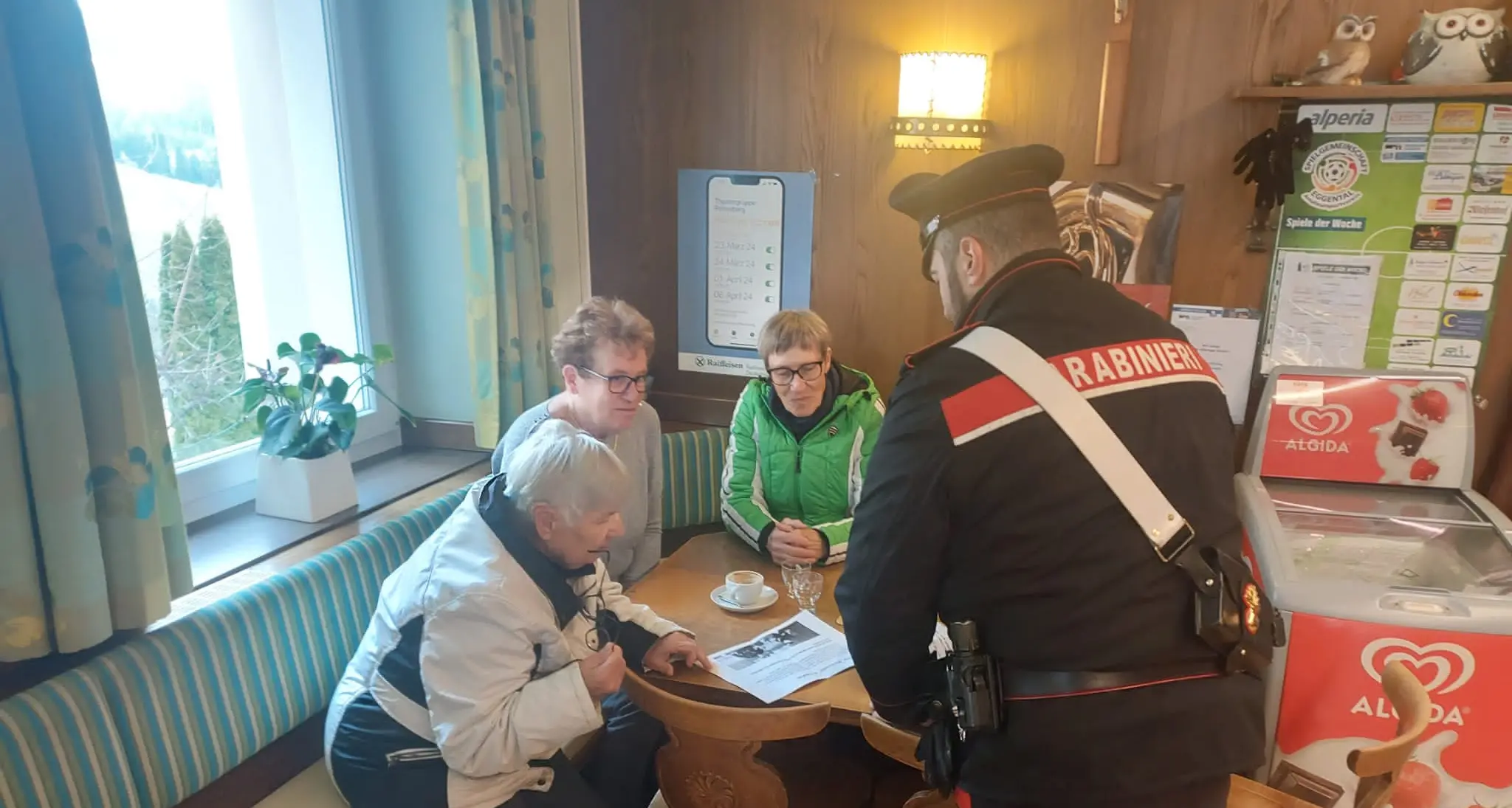 Truffe, dopo il caso del finto maresciallo tornano i corsi per anziani: «Nessun carabiniere vi chiederà mai del denaro»